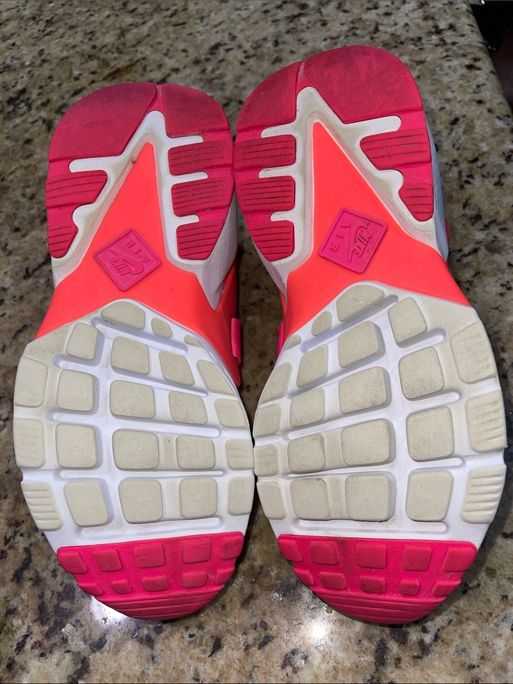 Nike Air Huarache City Low - Picture 7 of 11